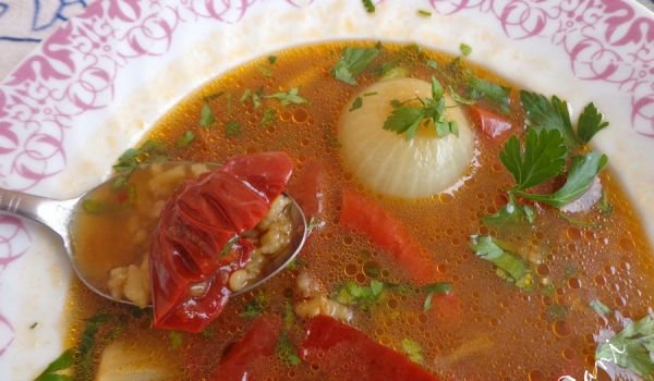 Чорбица със сушени пиперки