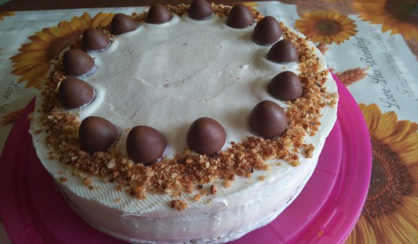 Чудна морковена торта с орехов крокан