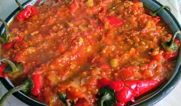 Чушки с домати и лук