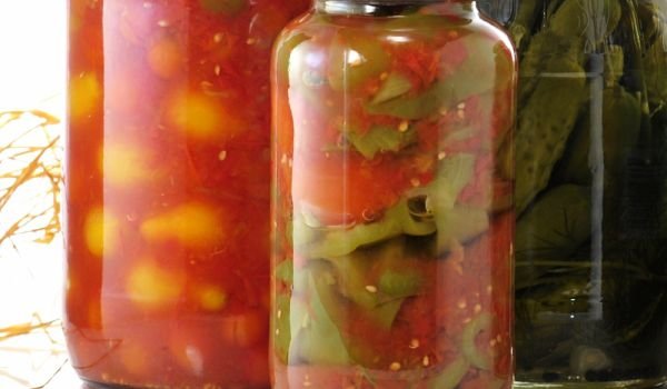 Чушки с домати в буркани