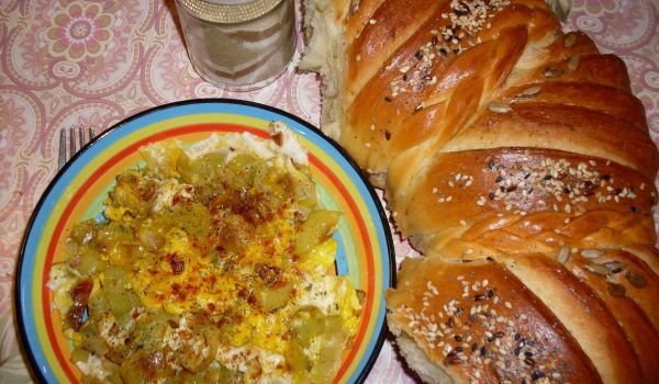 Чушки с яйца и шарена чубрица