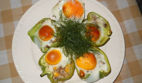 Чушки с яйца на очи