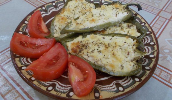 Чушки с извара и кашкавал