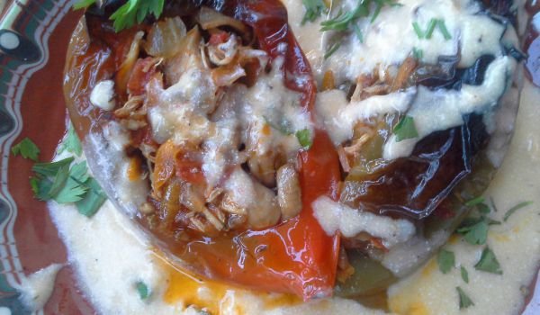 Чушки с плънка от пиле, ориз и гъби