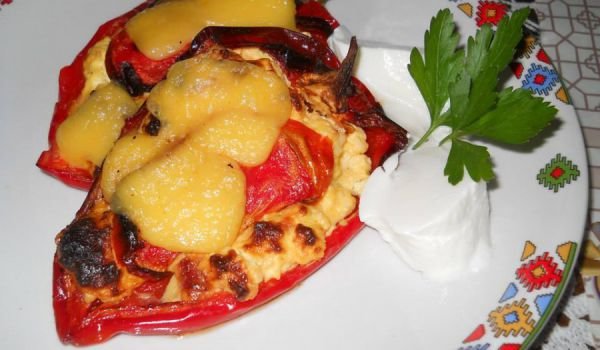 Чушки със сирене и колбас