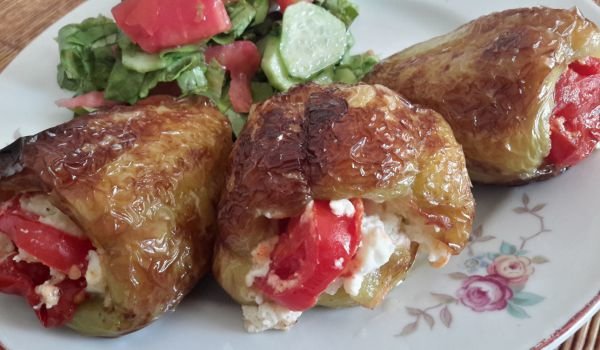 Чушки със сирене, яйца и домати