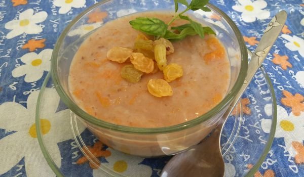 Десерт от шоколадово нишесте с тиква и стафиди