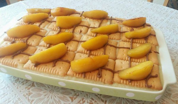 Десерт с грис и бисквити без печене