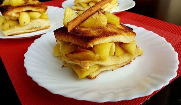 Десерт с ябълки и хляб