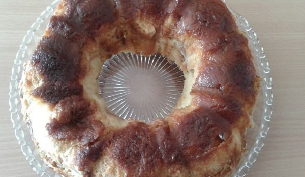 Десерт с кифлички и карамел