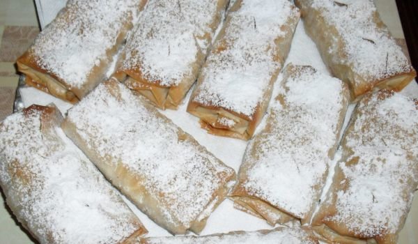 Десерт с тиква, орехи и канела