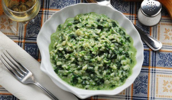 Диетичен спанак с ориз на фурна