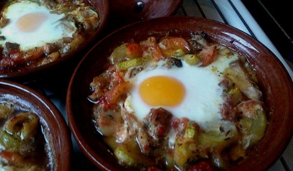 Диетични гювечета с чушки, гъби и яйца