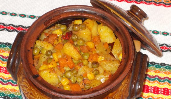 Диетични гювечета с картофи и зеленчуци