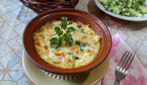 Диетични Гювечета с Тиквички, Сирене и Яйца