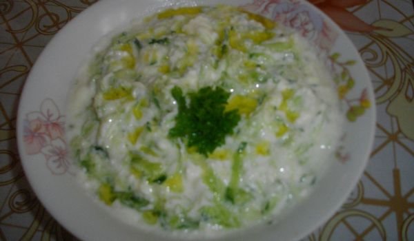 Дип с кисело мляко и краставица