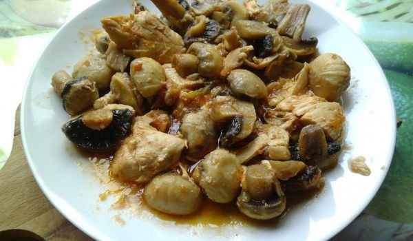 Джинджифилови гъби с пилешко