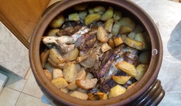 Джолан с картофи в гювеч
