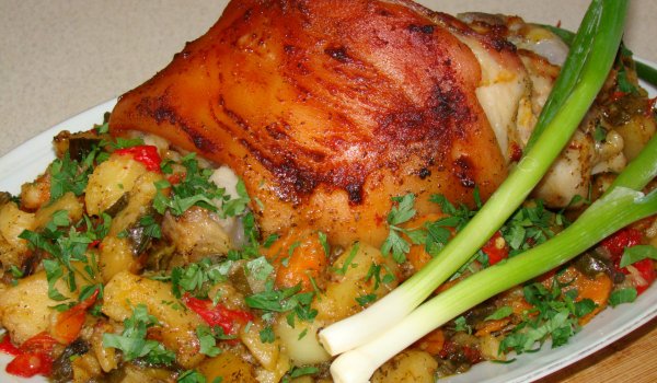 Джолан в гърне с пъстри зеленччуци (Чомлек)