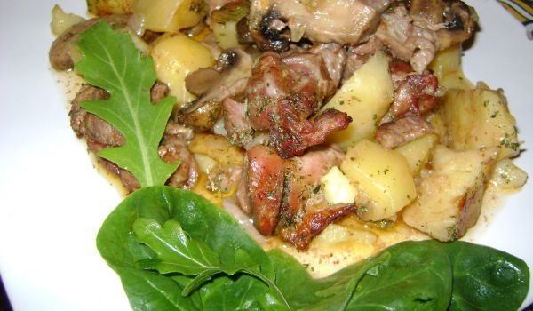 Джоланче с картофи и гъби в гювеч