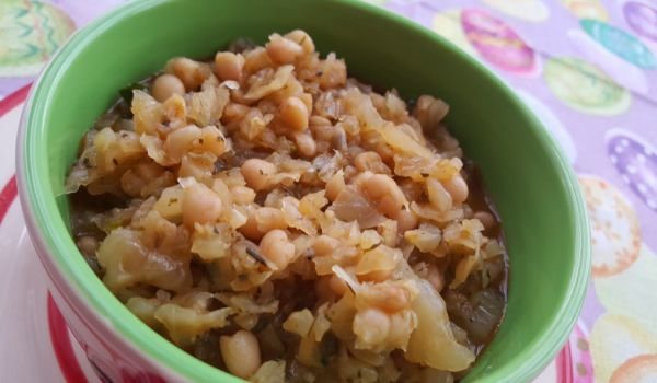 Домашен боб с кисело зеле