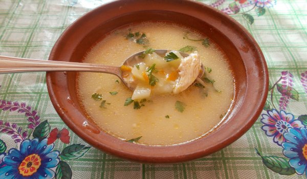 Домашна пилешка супа с картофи