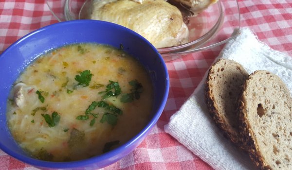 Домашна пилешка супа с вкусен бульон
