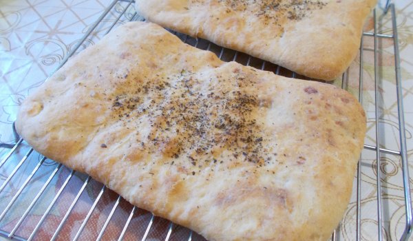 Домашни арабски питки пълнени със сирена и лук