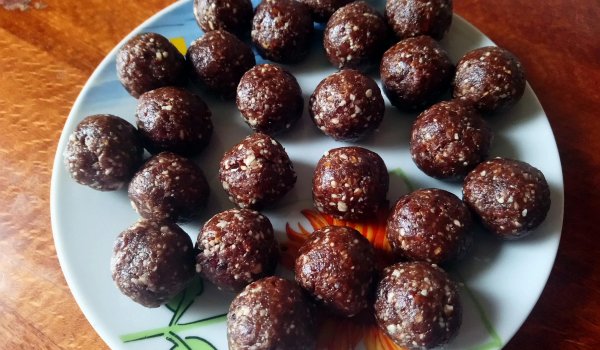 Домашни бонбони с фурми и какао