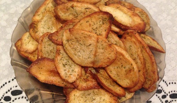 Домашни картофи с мас и копър