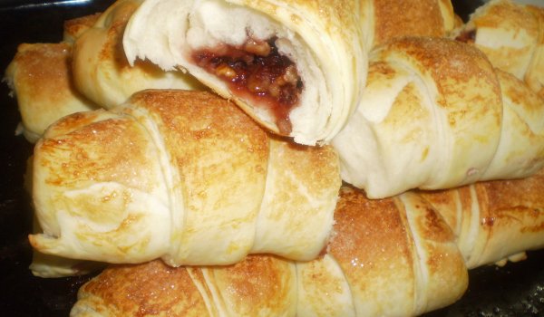 Домашни кифлички на конци