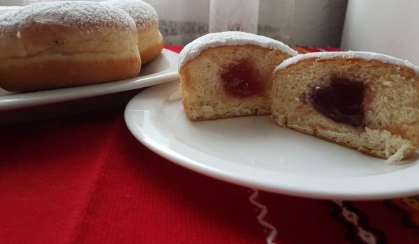 Домашни понички с желе от ягоди