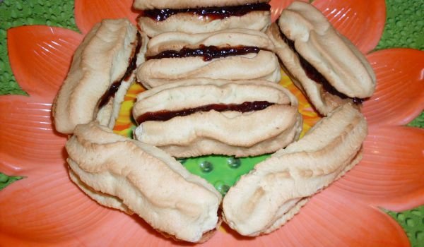 Домашни сладки Шипки със сладко