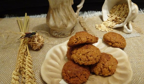 Домашни сладки със сушени боровинки и ядки от лимец
