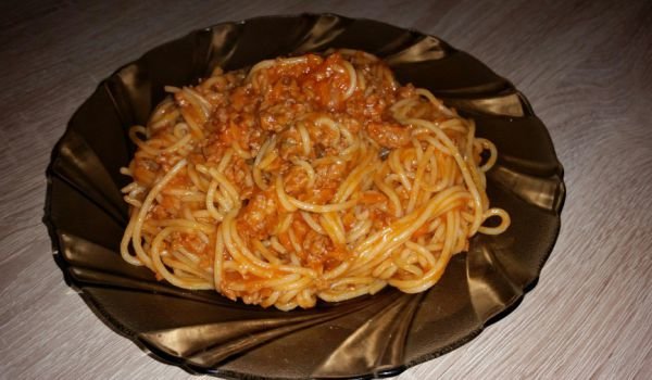 Домашни спагети Болонезе с червено вино