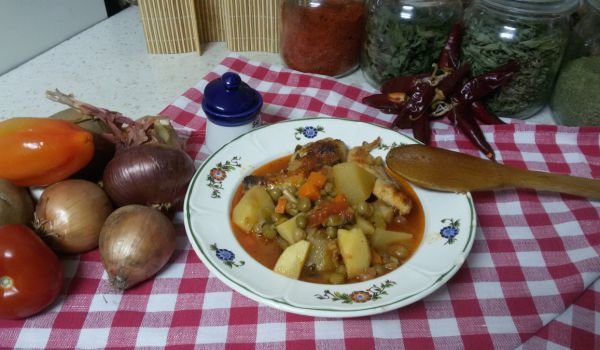 Домашно пиле със зеленчуци