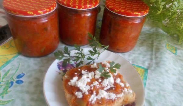 Доматена апетитка с чесън