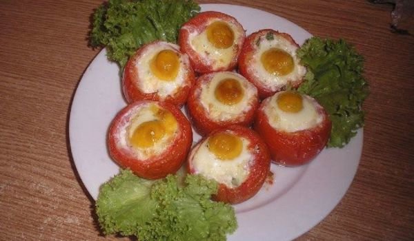 Доматени кошнички със сирене
