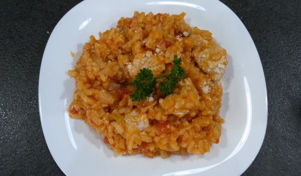 Доматено ризото с пиле