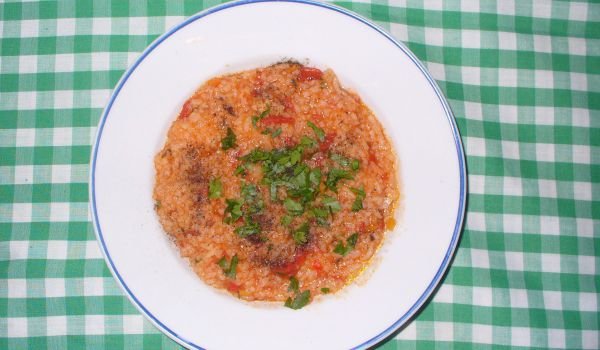 Домати с ориз и зеленчуци