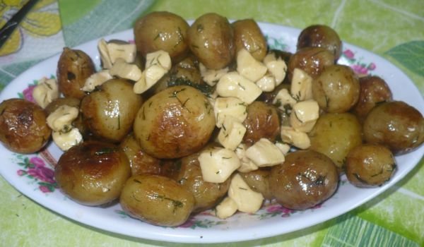 Друсани бейби картофи със сирене