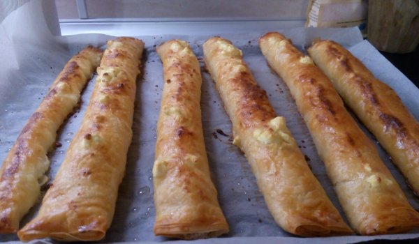 Дълги банички със сирене и закваска
