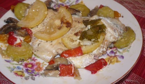 Дунавска риба със сос и зеленчуци във фолио