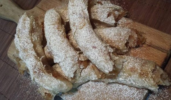 Дърпана баница с ябълки
