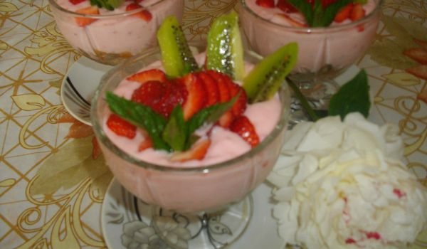 Двойно ягодов десерт