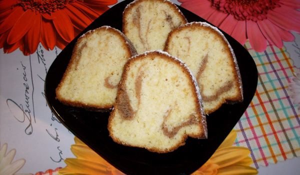 Двуцветен кекс с портокалови корички