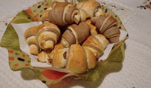 Двуцветни кифлички с шоколад