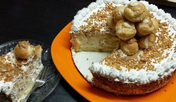 Еклерова торта със заквасена сметана и карамел