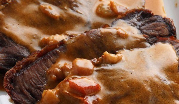 Еленски бут със сметанов сос