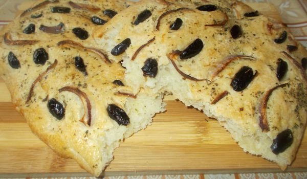 Фокача с маслини и лук